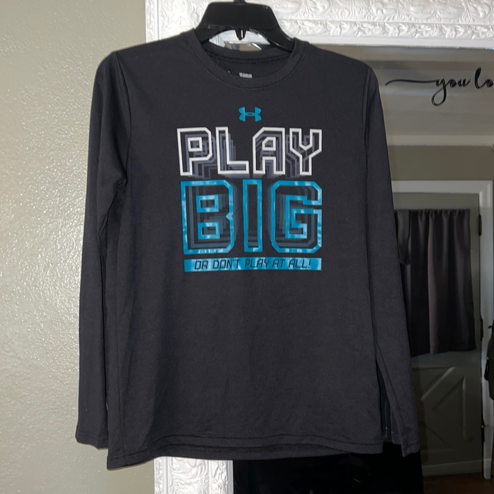 UA Play Big HeatGear shirt Large​